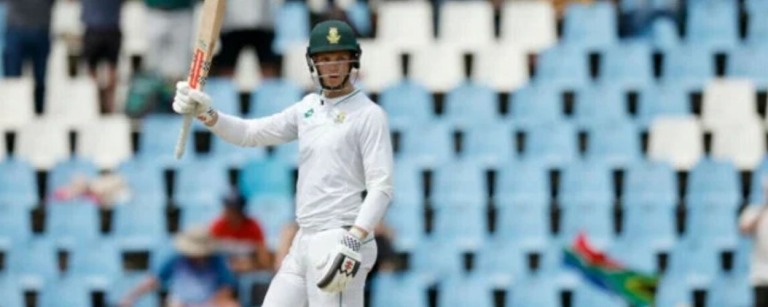 South Africa defeat Pakistan by two wickets in the first Test